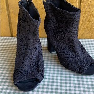 Torrid Lace Peep Toe Booties Size 9 MWT